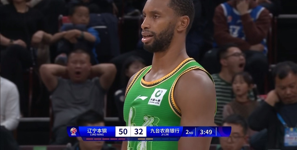青海男篮喜获连胜，稳坐榜首