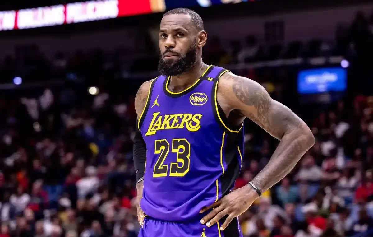 詹姆斯射手状态回暖,湖人主场取得胜利! 詹姆斯射手状态回暖,湖人主场取得胜利!