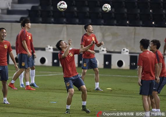 争夺冠军：强队激烈争霸赛场一触即发的简单介绍