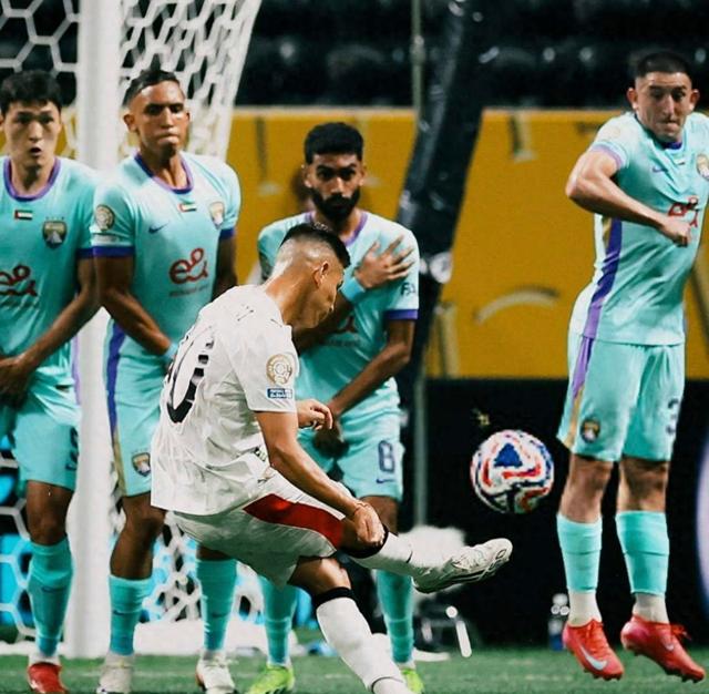 尤文图斯压倒性获胜,挺进八强赛 尤文图斯压倒性获胜,挺进八强赛