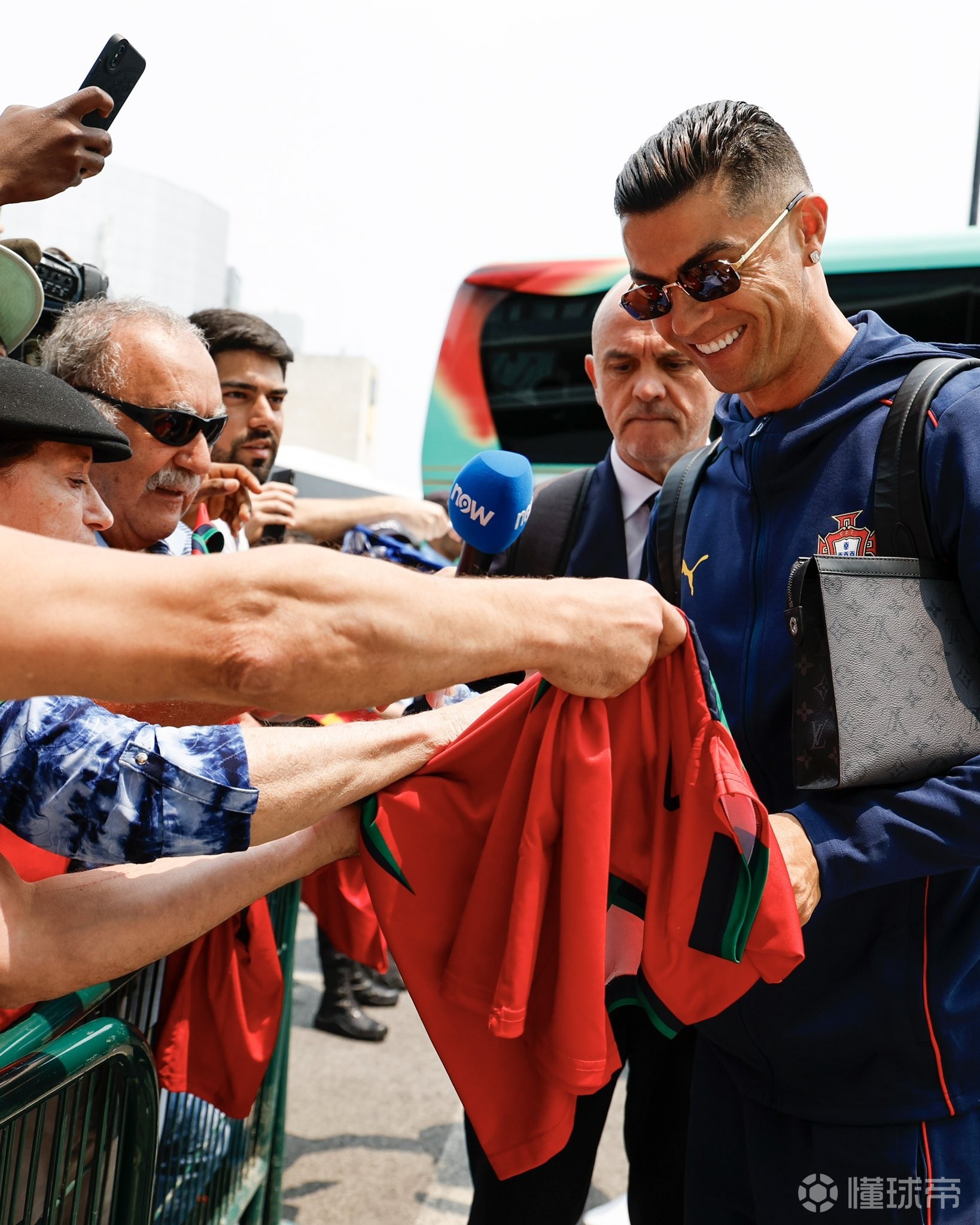 包含欧国联比赛半决赛惊现大冷门,球迷惊叹的词条 包含欧国联比赛半决赛惊现大冷门,球迷惊叹的词条