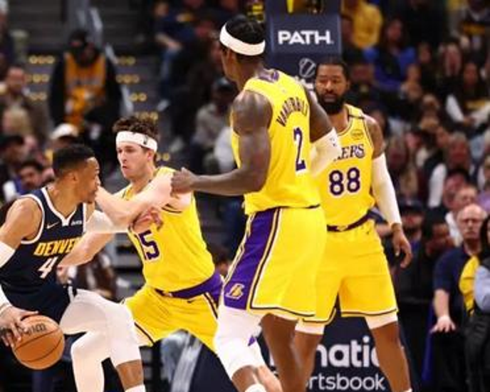 勇士主场大胜湖人，库里狂砍40分