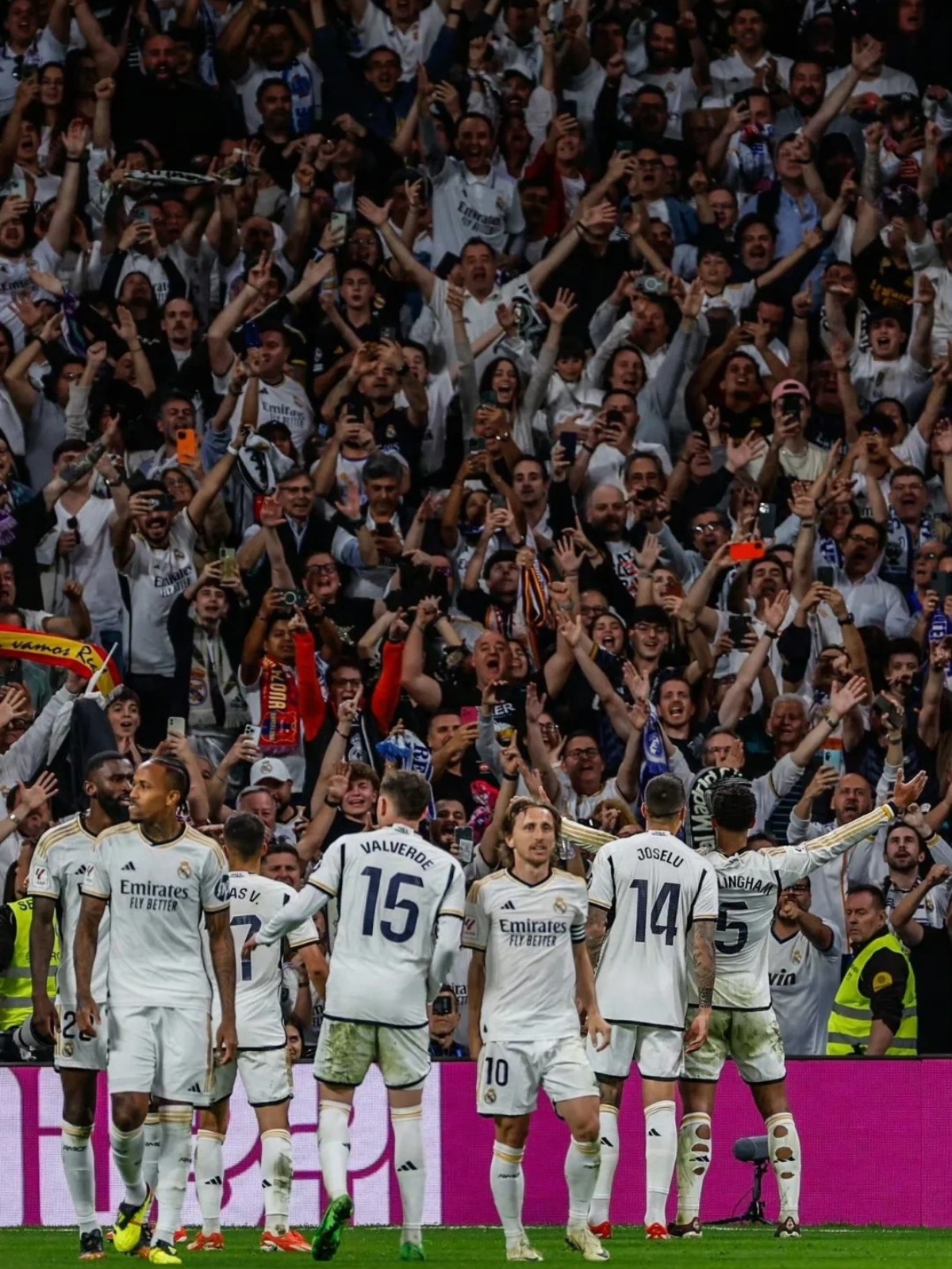 关于皇马3-2逆转胜皇家社会，继续领跑西甲积分榜的信息