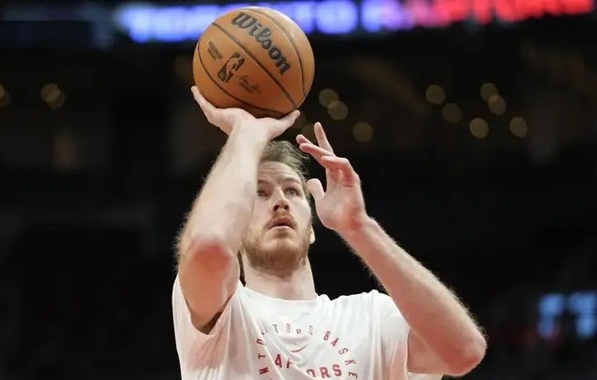 猛龙战胜步行者，稳固领先地位