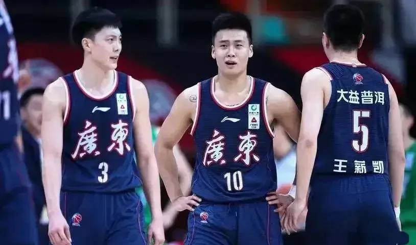 广东宏远主帅杜锋：周鹏为球队作出了巨大贡献。